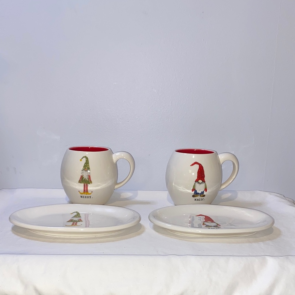 Set of 4 Rae Dunn Christmas Gnome items, 2 bubble mugs and 2 matching plates